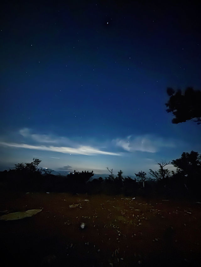 龍溪水庫邂逅一場盛大的寂靜輝煌，夜宿大雷山與星海共眠
