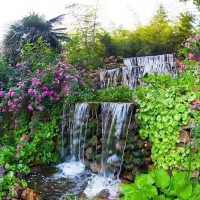 汽車下坡加油,上坡減油門的怪地方。