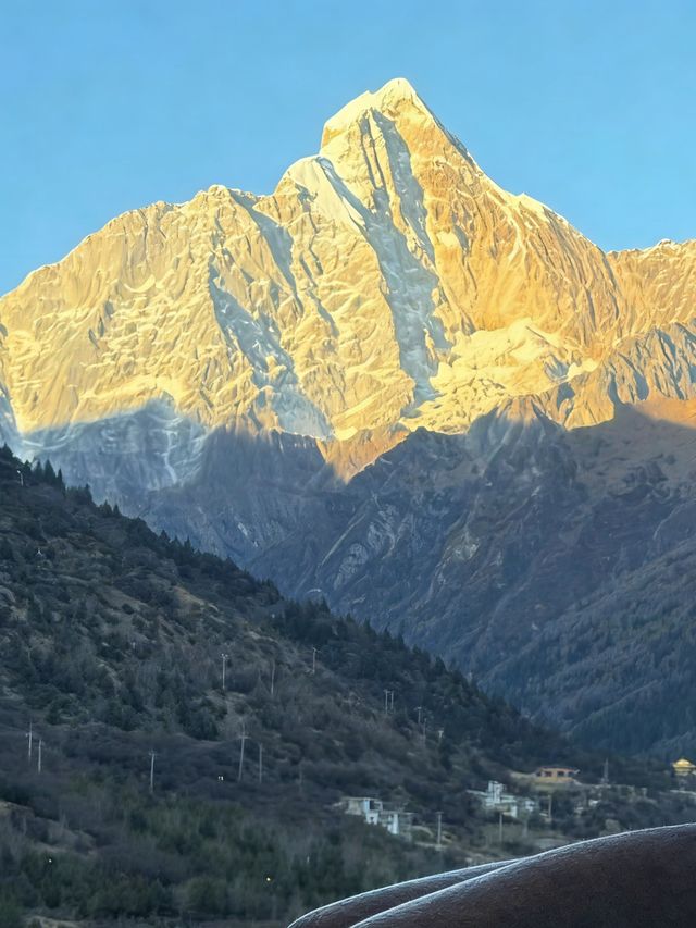 四姑娘山封神民宿!推窗直面雪山,私湯星空 四姑娘山封神民宿!推窗直面雪山,私湯星空