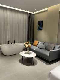 全江景房+星空浴缸睡在西雙版納瀾滄江上~