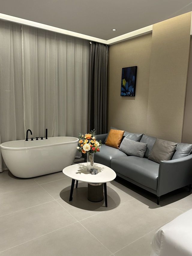 全江景房+星空浴缸睡在西雙版納瀾滄江上~