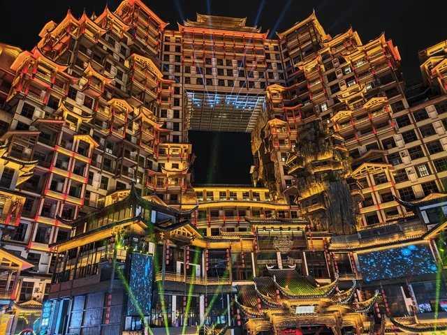 張家界24h|從仙境跌入千年非遺夜宴 張家界24h|從仙境跌入千年非遺夜宴