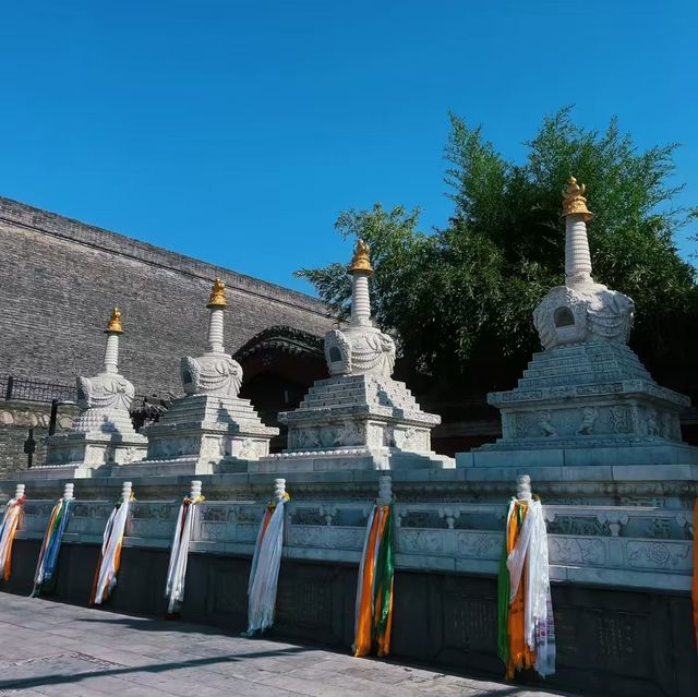 廣仁寺,這座由康熙皇帝敕建的藏傳格魯派寺院,已有300多年歷史,承載著漢、藏、蒙多元文化的交融。踏入 廣仁寺,這座由康熙皇帝敕建的藏傳格魯派寺院,已有300多年歷史,承載著漢、藏、蒙多元文化的交融。踏入