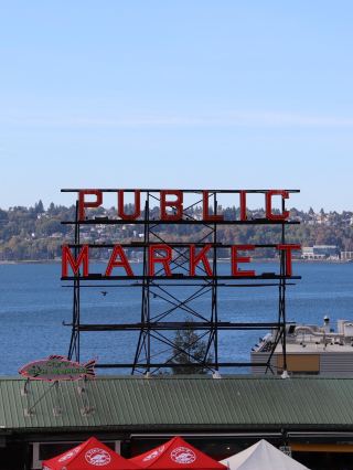 Encountering the Blues of Seattle, the Emerald City, Amidst the Sound of Rain and Aroma of Coffee