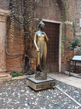 Verona | In the hometown of Romeo and Juliet, waiting for a taste of Italian romance