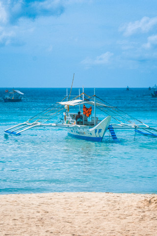 White Beach, Boracay, Philippines: One step is all it takes to know what a vacation paradise is
