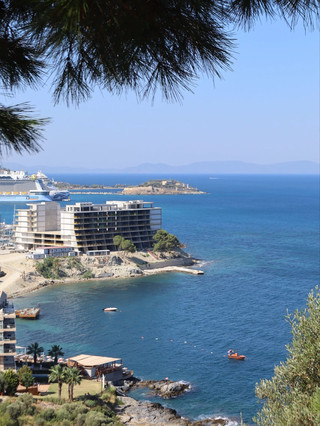 A multi-country trip to Greece and more for the Mid-Autumn Festival is such a great deal!