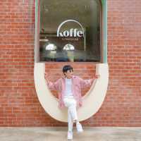Koffe.Coffeebar  คาเฟ่สไตล์โมเดิร์นอังกฤษ