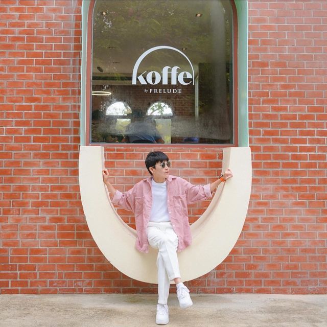 Koffe.Coffeebar  คาเฟ่สไตล์โมเดิร์นอังกฤษ