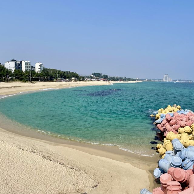 우리나라 맞아? 알록달록한 방파제가 있는 해수욕장
