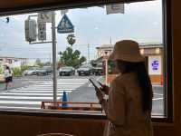 คาเฟ่อบอุ่น โดนัทอร่อย ในตัวเมืองกาญ