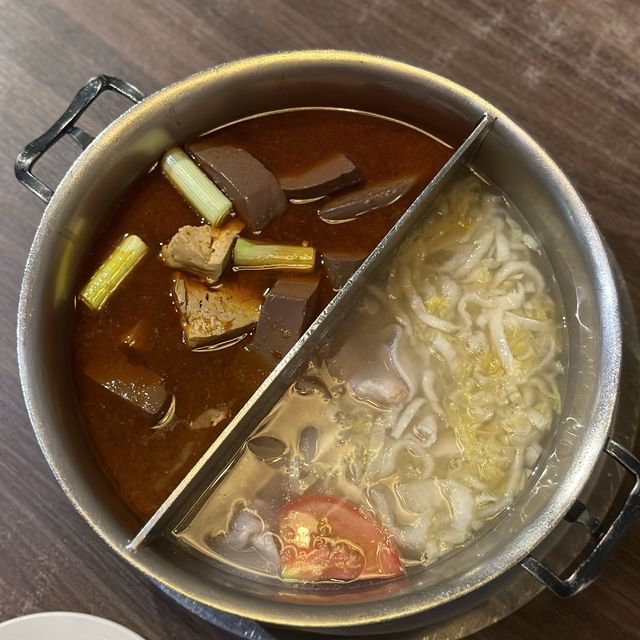 鼎王麻辣x酸菜鍋