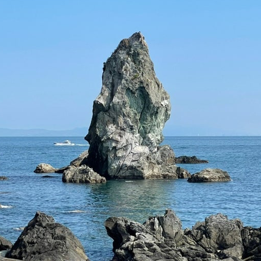 【上立神岩/兵庫県】沼島に聳え立つシンボル