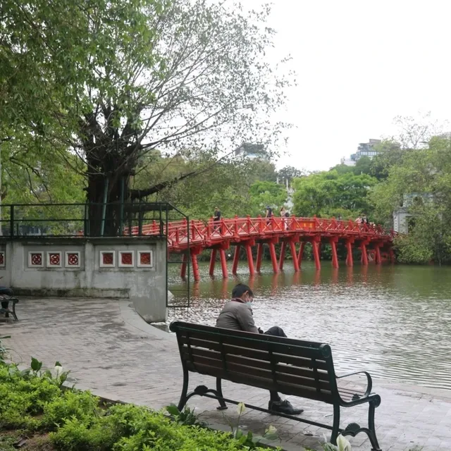 Hoan Kiem lake: Legend in the heart of capital