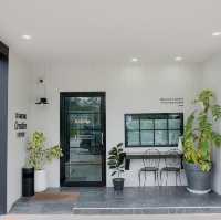 Blu Monkey Boutique Bangsaen Chonburi
