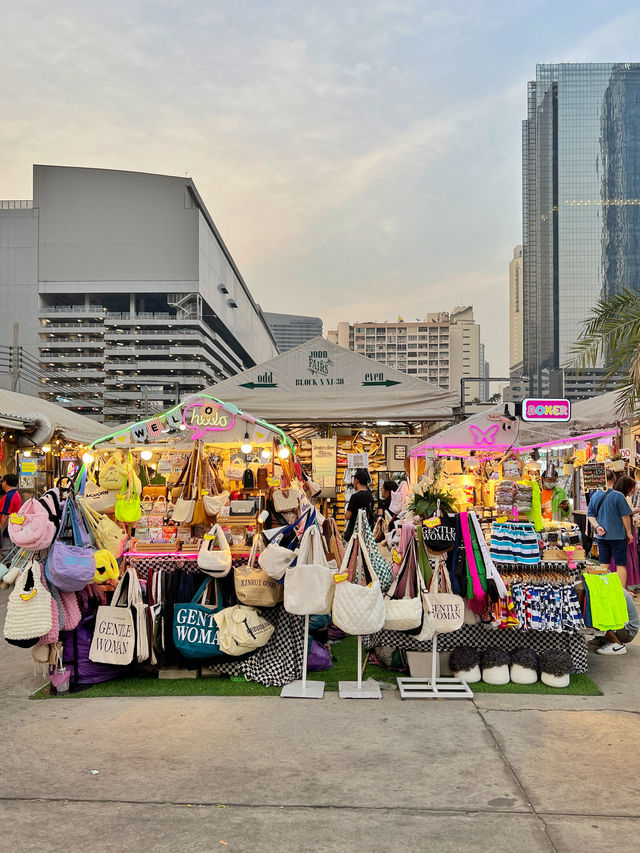 Experiance at Jodd Fairs Night Market Bangkok