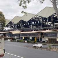 Great market with various food options 