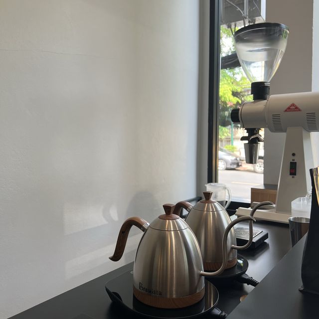 코지하고 모던한 방콕의 감성카페, Coffee Context