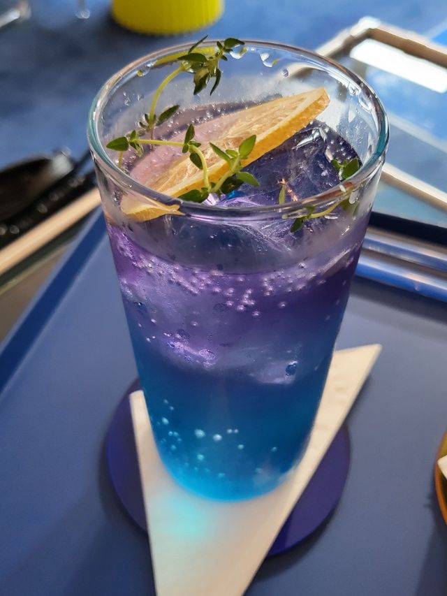 망원 망리단길 힙한 인테리어와 편안함이 있는 카페🧊🥃 [망원_무계획]