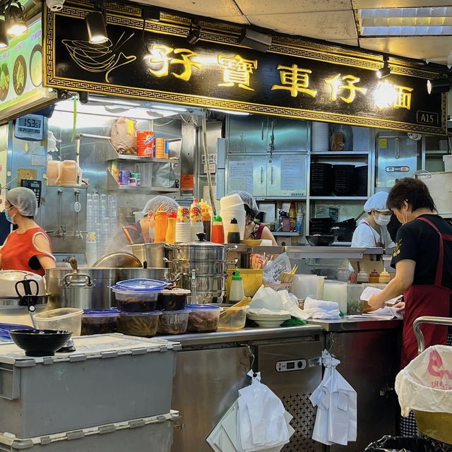 葵廣除咗掃街之外，仲有呢間人氣孖寶車仔麵