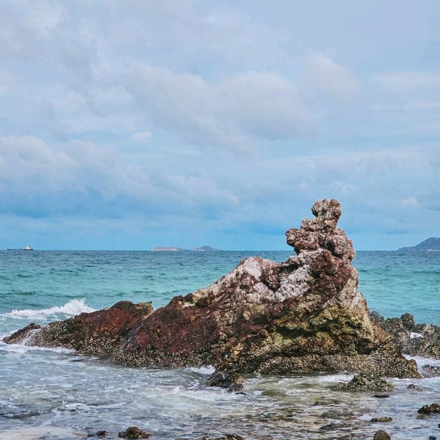 เที่ยวหาดแสมเกาะล้าน ชมถ้ำลับ เดินหาดสวย 