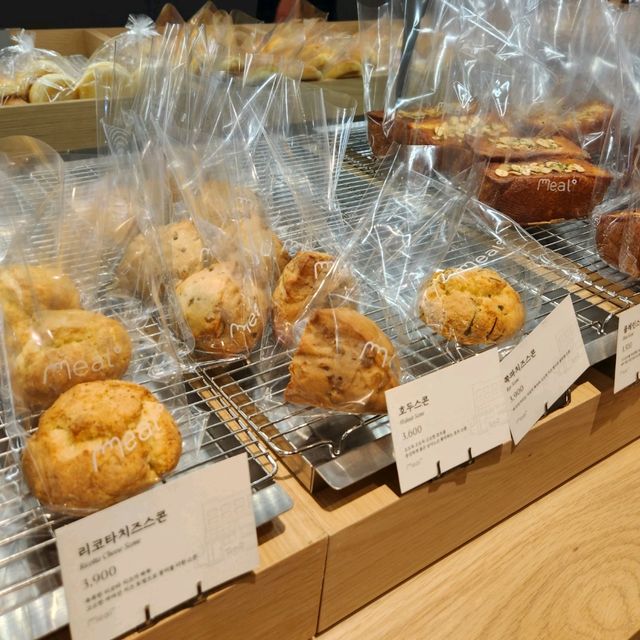 食パン🍞人気店★ミルド スターフィールドコヤン店