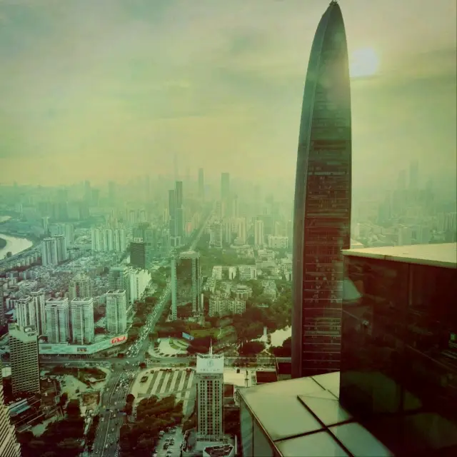 曾經的深圳的第一高樓-地王大廈