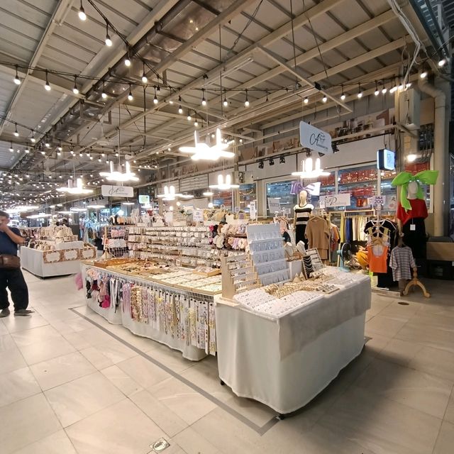 zome เสื้อผ้า Thonburi Market​ Place​