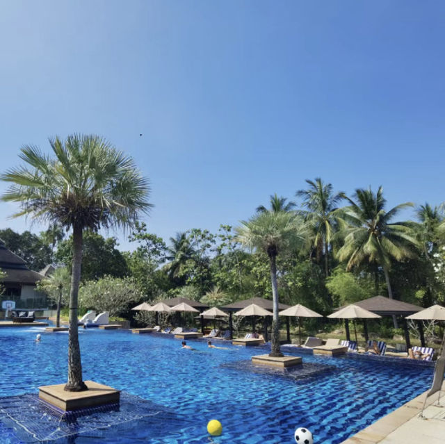 🏖️🌊🌴 藍天白雲下的極致享受～普吉邁考海灘萬豪酒店🌅🍳🌟