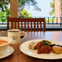 Live & Sleep the French way on Sentosa