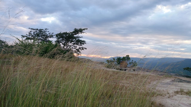 รับตะวันก่อนใครในสยามที่ผาแต้ม 