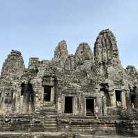 ปราสาทสุดอลัง ศูนย์กลางของนครธมที่ต้องไม่พลาด