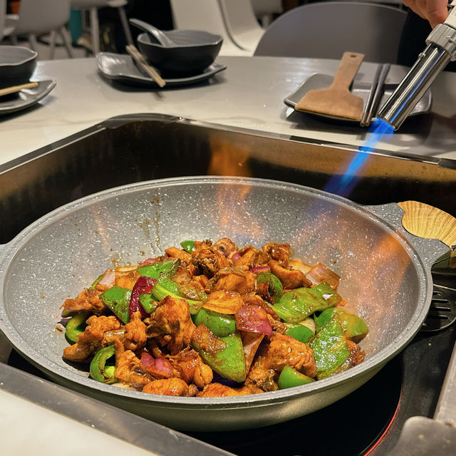 又雞煲，又海鮮，仲有羊肉打邊爐