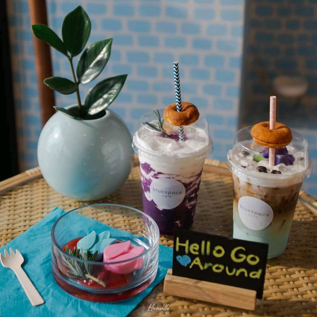 คาเฟ่สุดชิลริมทะเล มุมถ่ายรูปเพียบ