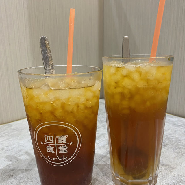 北角四寶食堂 養生燉湯套餐$88起，加購前菜+飲品$28。食到飽飽兩人$250左右