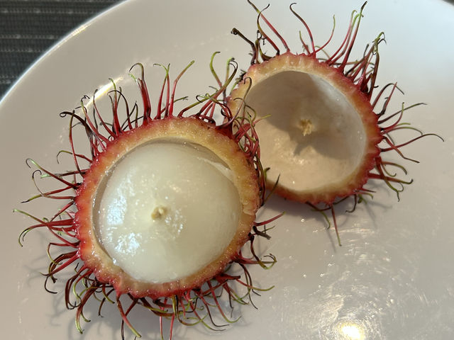 ベトナム・ベダナ　ラグーンの朝食はサラダと果物がおいしい