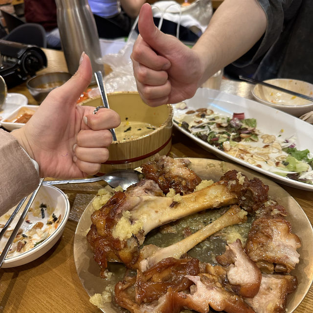 明洞豬腳小姐🐽份量和味道一樣取勝！