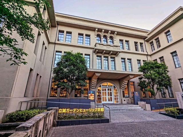 日本京都-百年舊校舍改建的複合式商場：立誠花園HULIC