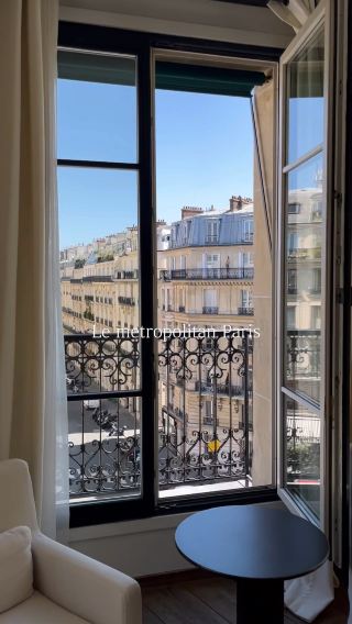 에펠이 보이는 예쁜 호텔🇫🇷♥️