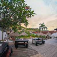 WARUNK BASTIAN | WITH A SEMI INDOOR AND OUTDOOR CONCEPT WITH A VIEW OF THE RICE FIELDS