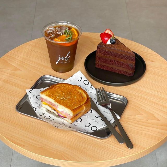 Jol.co  คาเฟ่ #เปิดใหม่ ที่บางแสน ร้าน Mood ดีมากก