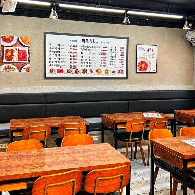 【首爾】韓國生拌章魚牛肉，新鮮食材健康美味。