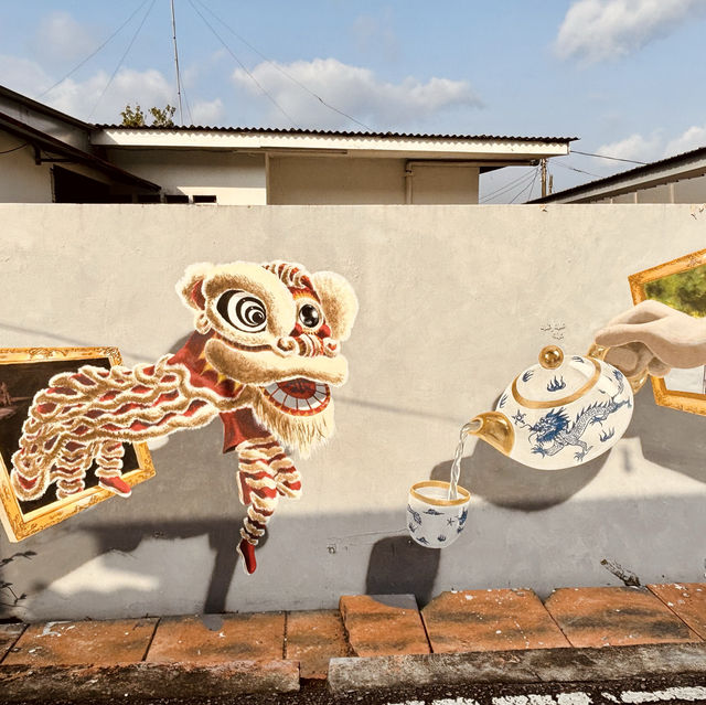 "Kelapa Sawit Wall Art in Kulai: A Vibrant Showcase of Local Culture and Industry"