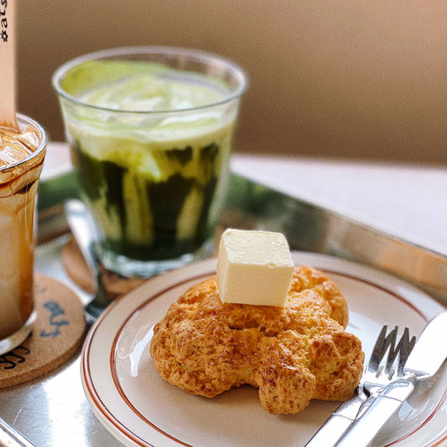 韓國首爾「延南洞咖啡館推薦！Oats Coffee維也納咖啡，一口就上癮！☕️❤️ 