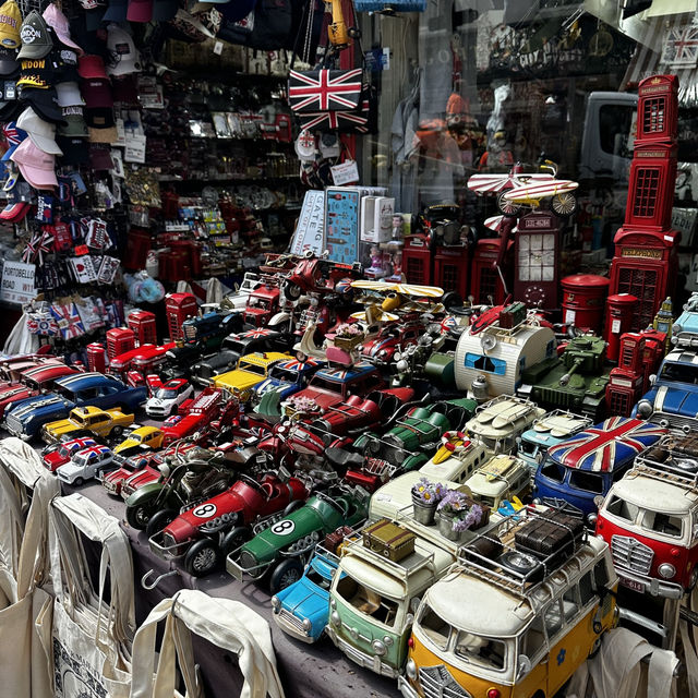 Portobello Road: London’s Iconic Market Experience 🇬🇧