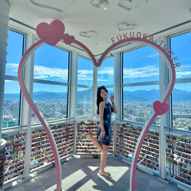 福岡必去景點！福岡塔。