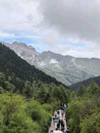 Beautiful Hiking Trail in Huanglong Valley
