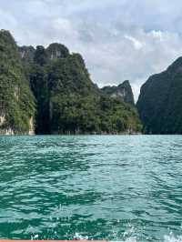 ล่องเรือเที่ยว  ที่อุทยานแห่งชาติเขาสก