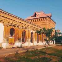 EXPERIENCING THE EMPRESS MARKET.