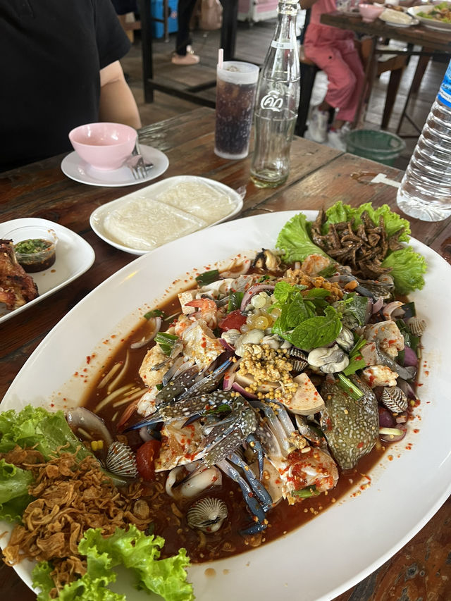 ✨ ร้านยำเจ้าดังห้ามพลาดเมื่อมาชลบุรี 